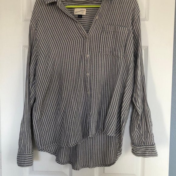 Lightweight Button-up - Picture 3 of 5